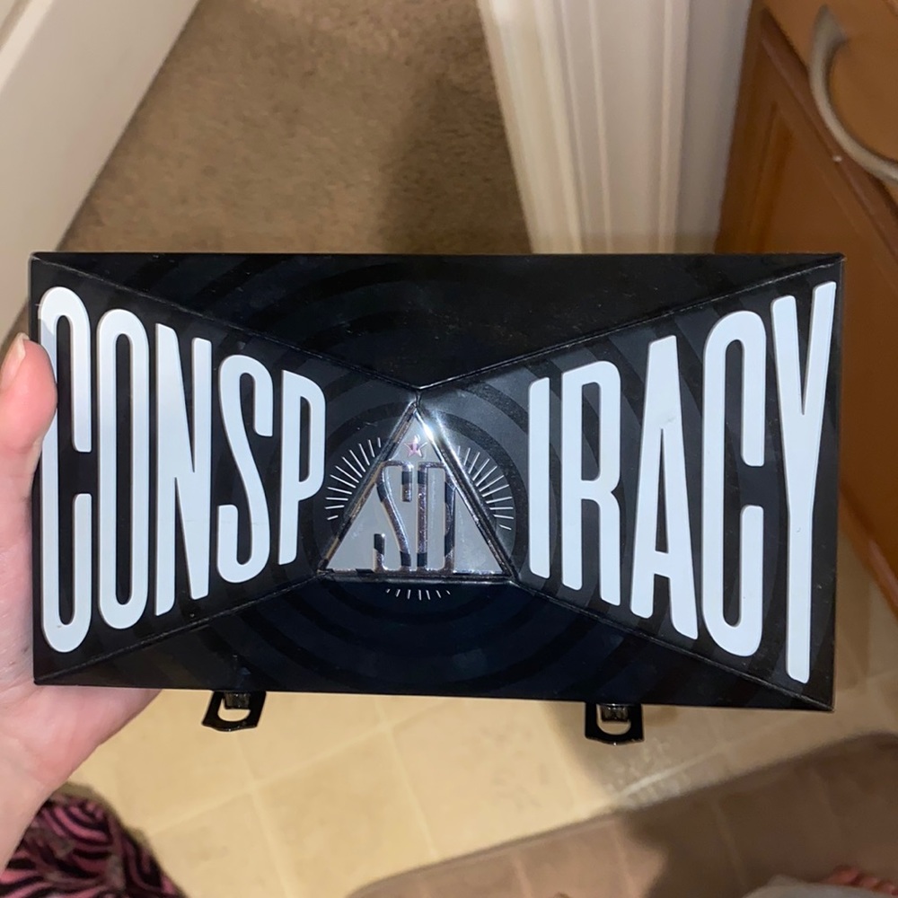 Jeffree Star x Shane Dawson Conspiracy Palette